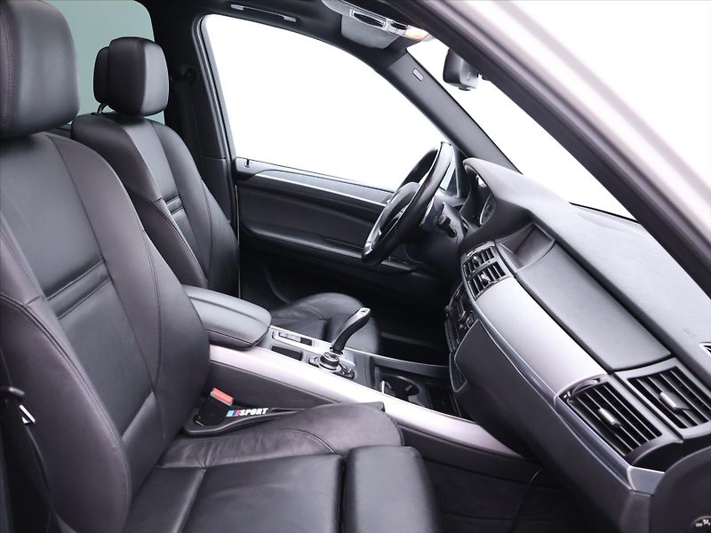 BMW X5 3,0 M50d 280kW XDrive Panorama - fotka 13 z 31