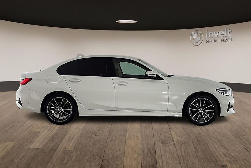 BMW Řada 3 320d xDrive - fotka 2 z 24