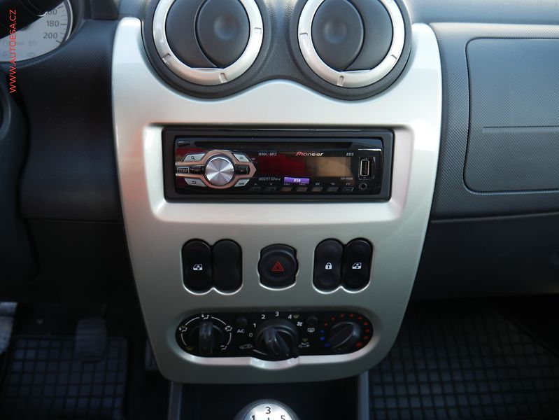 Dacia Sandero (2012) 1.2i, 1.maj,ČR, Klima - fotka 13 z 14