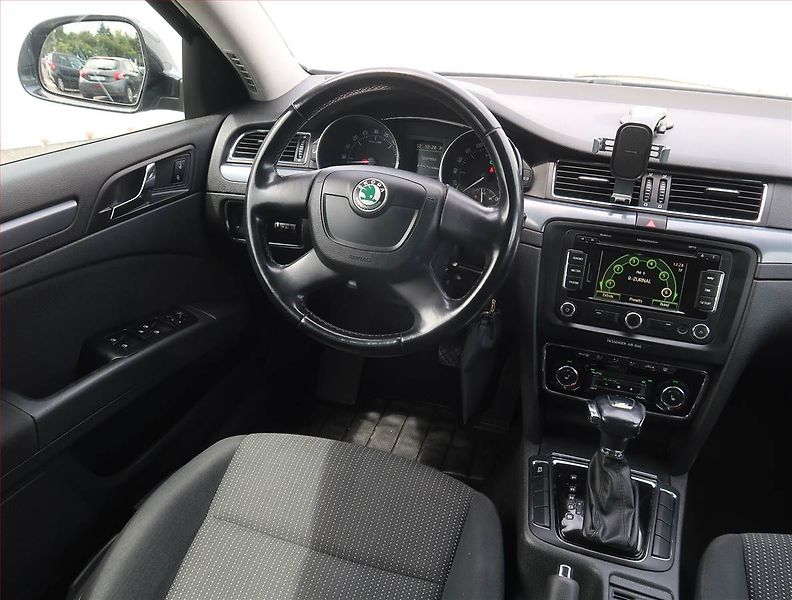 Škoda Superb (2011) Comfort 2.0 TDI, Automat, Navi - fotka 7 z 19