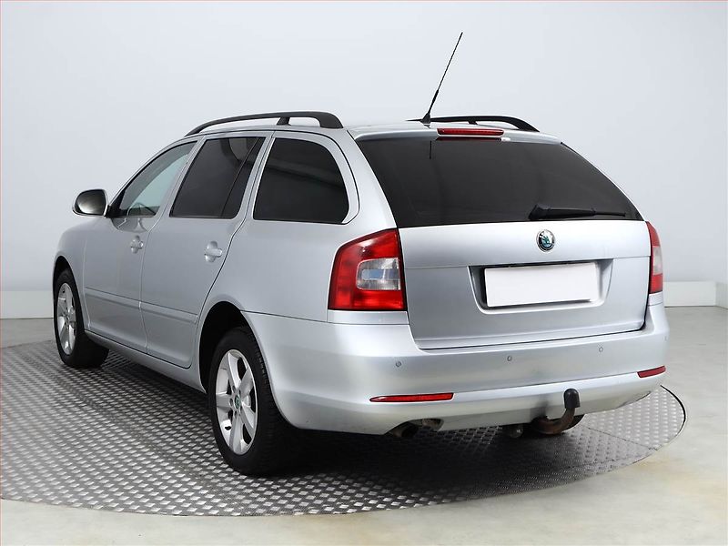 Škoda Octavia (2012) 2.0 TDI, Tempomat - fotka 4 z 14