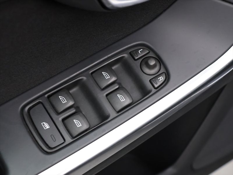 Volvo V60 1,6 D2 84kW Kinetic - fotka 15 z 33