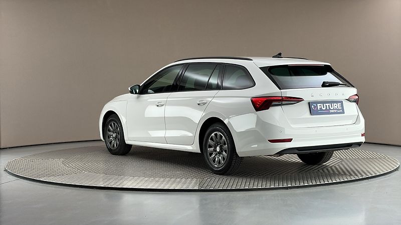 Škoda Octavia 2.0 TDI Ambition Combi - fotka 2 z 26