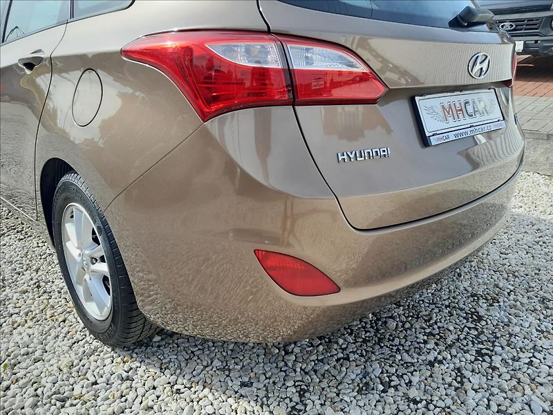 Hyundai i30 1,4i16V 73kW - fotka 14 z 48
