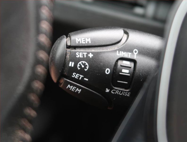 Peugeot 5008 (2020) Active PureTech 130, 7 míst - fotka 18 z 24
