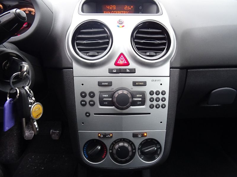 Opel Corsa (2014) 1.2i,63kW,1majČR,S.kniha,klima - fotka 13 z 21
