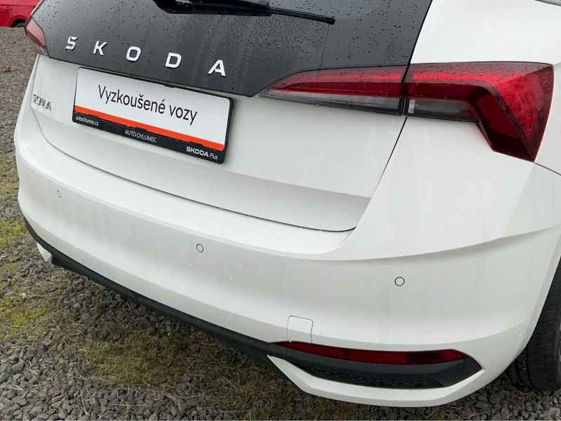 Škoda Scala (2024) 1.0 TSI DSG Drive - fotka 13 z 28