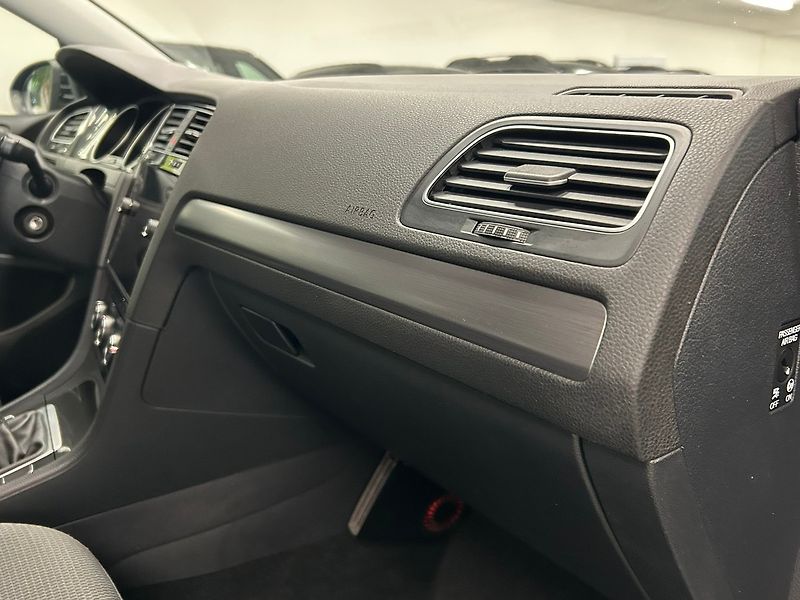 Volkswagen Golf (2019) 1.5 TGI Comfort MAN 2019 | Zár - fotka 30 z 62
