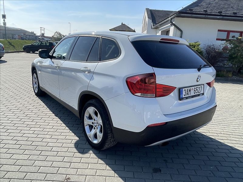 BMW X1 2,0 18d X-Drive Automat CZauto - fotka 3 z 33