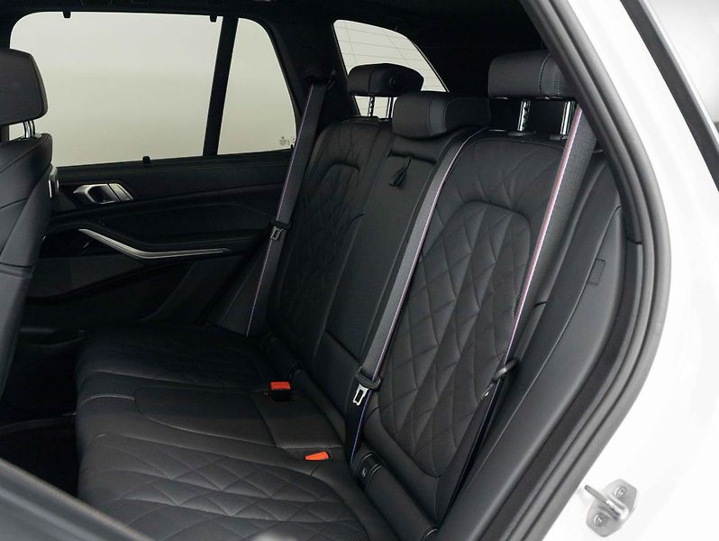 BMW X5 M60i - fotka 21 z 22