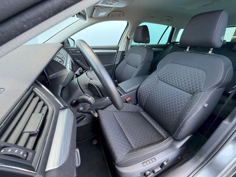 Škoda Superb (2023) 2.0 TDI 110kW DSG Business - fotka 6 z 35