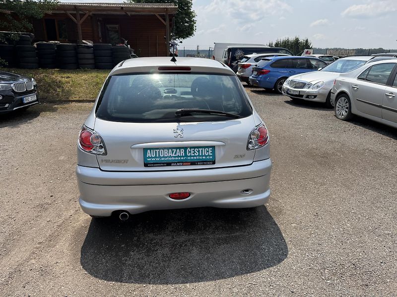 Peugeot 206 1.4i - fotka 5 z 21