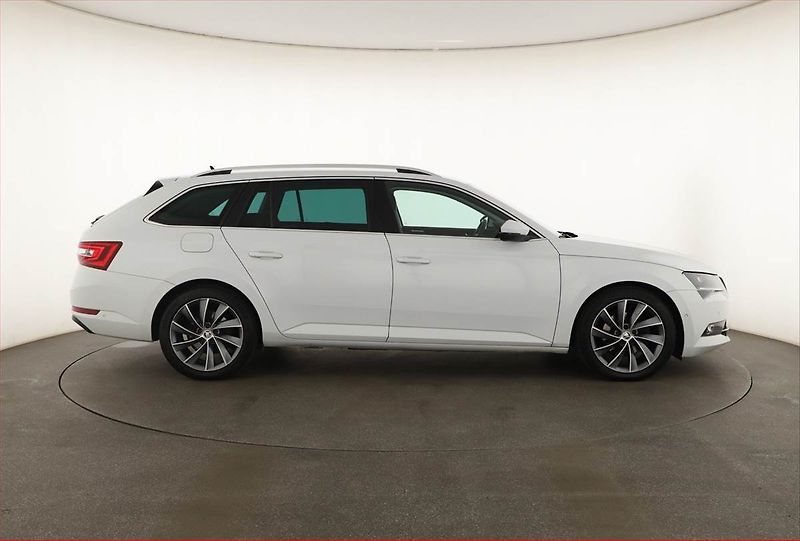 Škoda Superb (2018) Laurin&Klement 2.0 TDI 4x4 - fotka 6 z 16