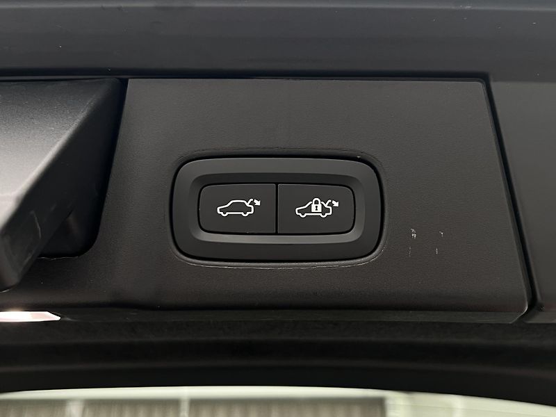 Volvo V90 T6 AWD DARK PLUS - fotka 43 z 45