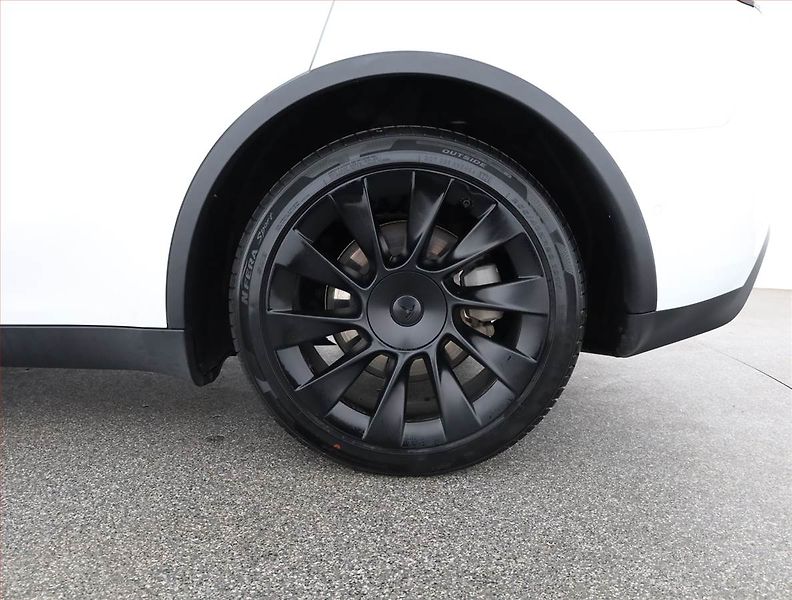 Tesla Model Y (2021) Long Range AWD 75kWh, SoH 89% - fotka 21 z 23