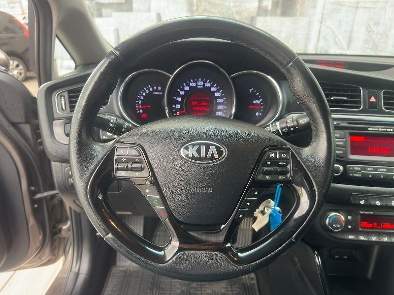 Kia Ceed (2015) 1.4LPG, 73KW, EXCELLECE - fotka 18 z 25