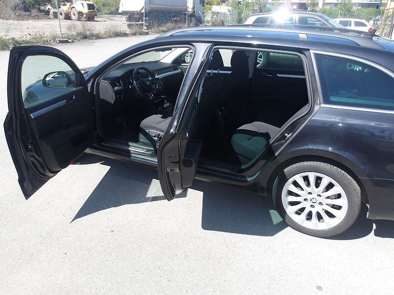 Škoda Superb 2,0TDi 125kW DSG! 2 x ALU kola - fotka 9 z 31