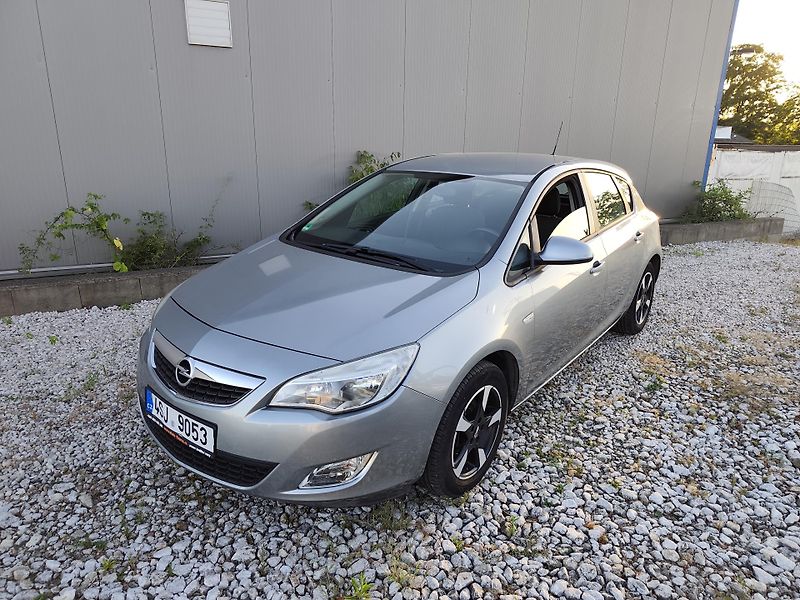 Opel Astra 1.6i  - fotka 2 z 17
