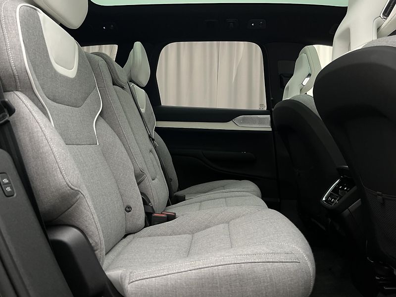 Volvo EX90 AWD TWIN MOTOR RECHARGE 7 MÍST - fotka 22 z 53
