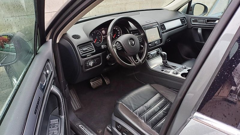 Volkswagen Touareg 3.0 TDI 193kW R-LINE-WEBASTO- - fotka 9 z 50