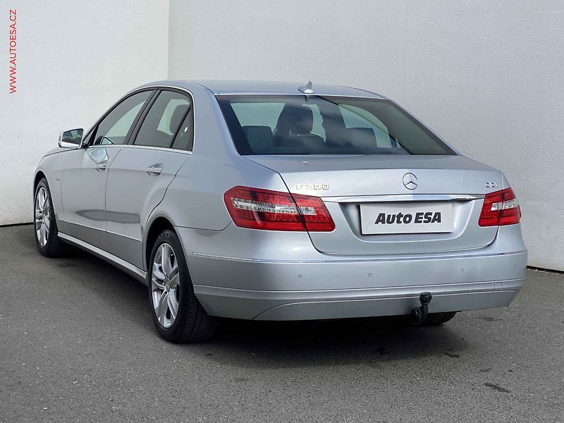 Mercedes-Benz Třídy E (2011) 2.2 CDi E200, Avantgarde - fotka 6 z 18
