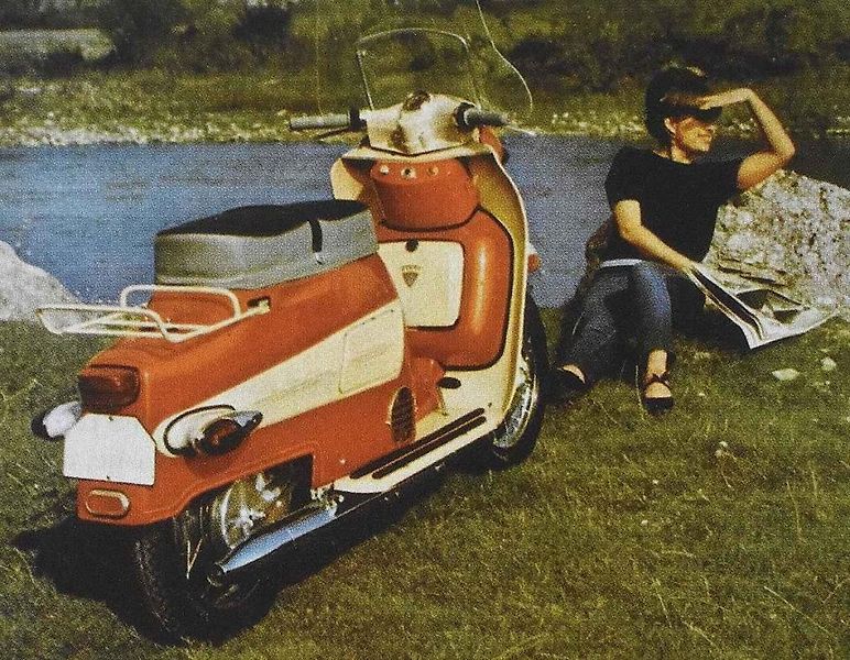 Skútr Tatran 125 v bratislavském technickém muzeu.