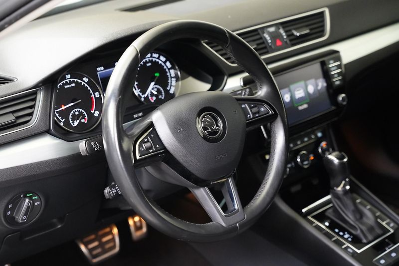 Škoda Superb - fotka 15 z 28