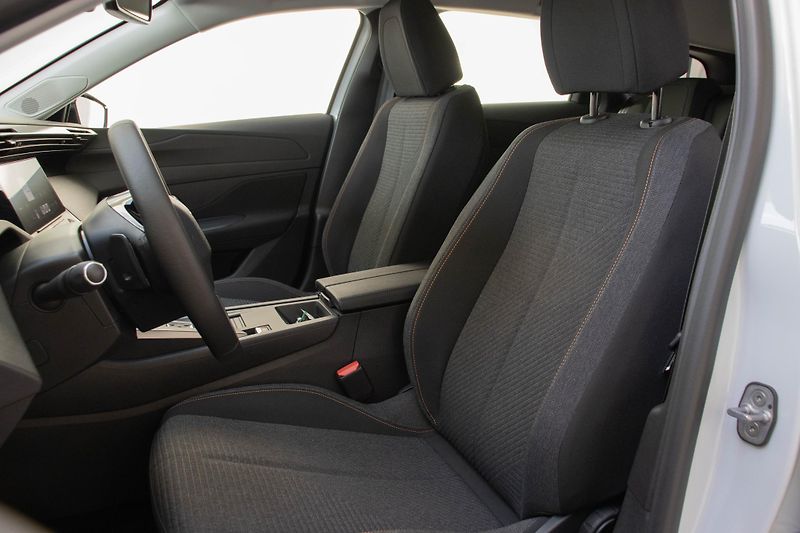 Peugeot 308 SW STYLE BlueHDi 130 EAT8 - fotka 10 z 14