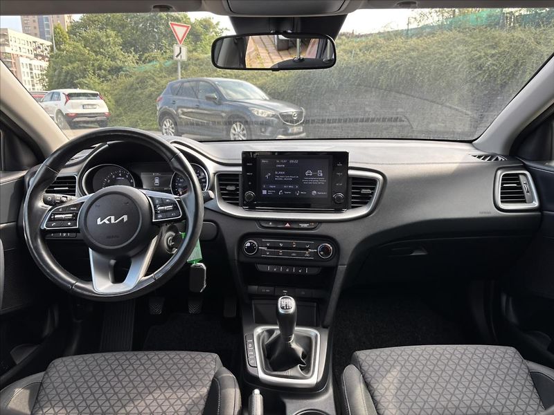 Kia Ceed 1,5 TGDi Spin ZÁRUKA KAMERA - fotka 9 z 35