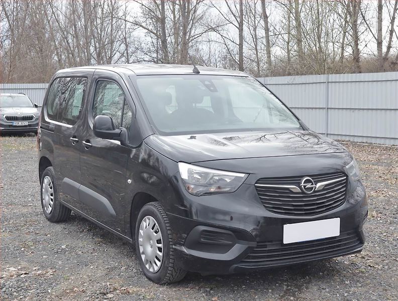 Opel Combo (2020) Edition 1.2 Turbo, 7Míst, 1Maj - fotografie inzerátu