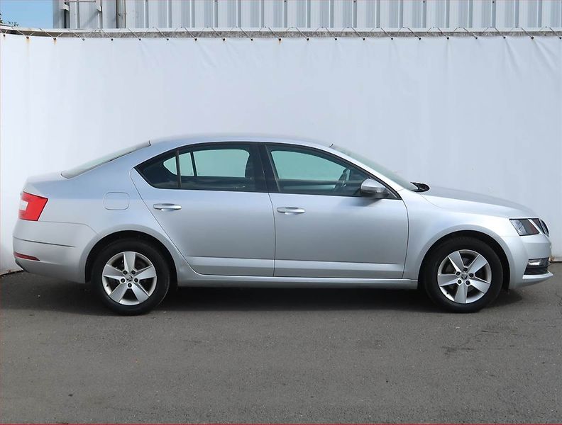 Škoda Octavia (2018) Ambition Plus 1.0 TSI - fotka 6 z 18