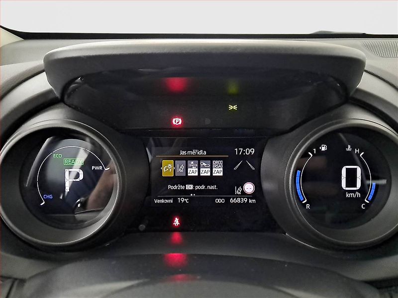 Toyota Yaris Cross (2023) 1.5 VVT-iE E-Four - fotka 11 z 18