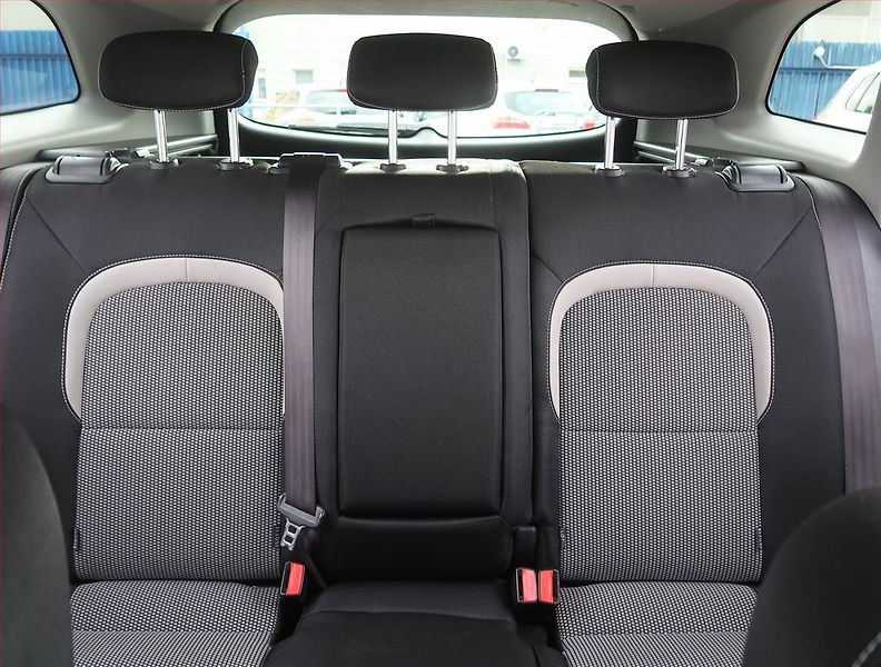 Kia Ceed (2018) Premium 1.6 i, Serv.kniha - fotka 10 z 18