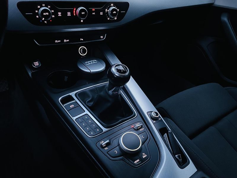 Audi A4 1.4TFSI MAN 1MAJITEL TAŽNÉ LED - fotka 33 z 44