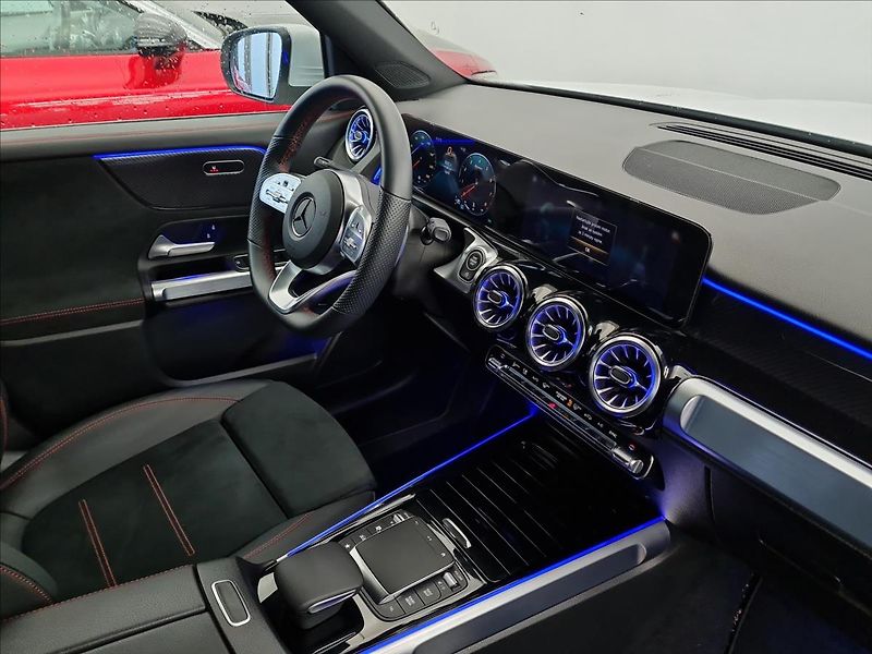 Mercedes-Benz GLB 200 4MATIC AMG Line - fotka 18 z 22