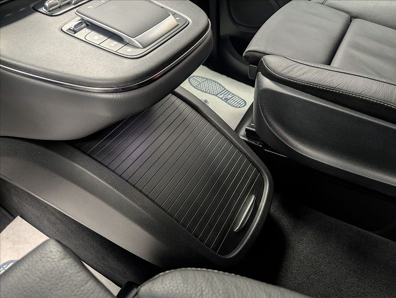 Mercedes-Benz Třídy V V300 XL  AMG AVANTGARDE 4 MATI - fotka 22 z 31