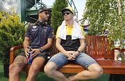 F1 2017 GP Maďarska - Daniel Ricciardo (Red Bull) rozmlouvá s Nicem Hulkenbergem (Renault) v den závodu