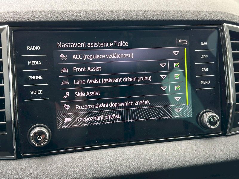 Škoda Karoq (2022) Style PLUS 1.5 TSI 110 kW - fotka 22 z 35