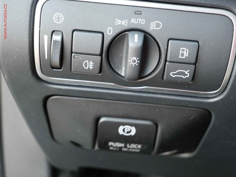Volvo XC60 (2014) 2.0 D4, Summum, bixen, panor - fotka 16 z 26