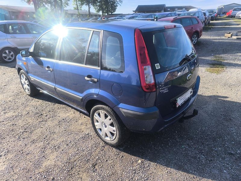 Ford Fusion KRÁSNÝ,55TKM,VÝBAVA,1MAJ84LET - fotka 4 z 22