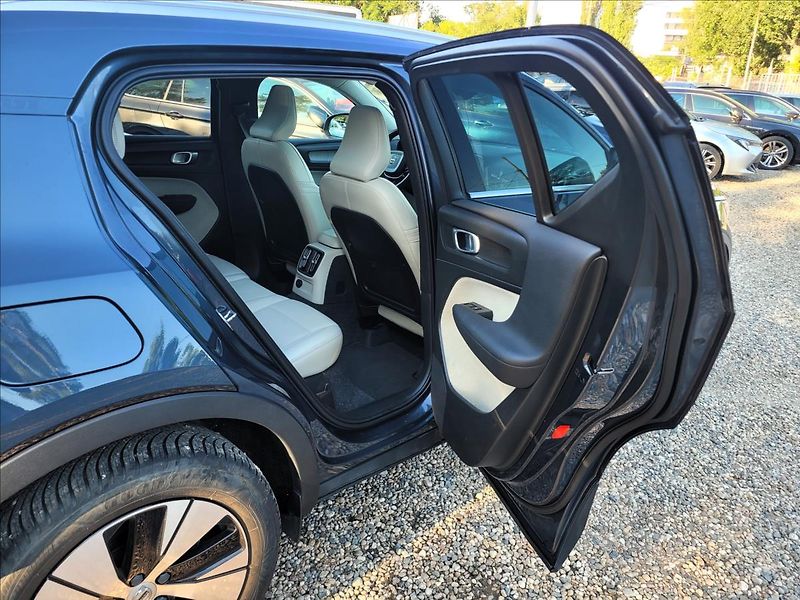 Volvo XC40 zálohováno - fotka 15 z 49