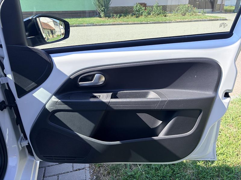 Volkswagen up! 1.0MPI - fotka 20 z 24