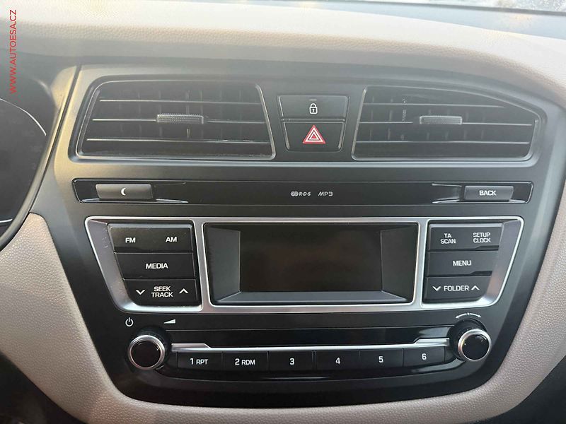 Hyundai i20 (2016) 1.2i, 1.maj,ČR, Family+ Club - fotka 13 z 15