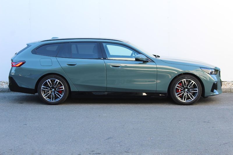 BMW Řada 5 550e xDrive - fotka 7 z 26