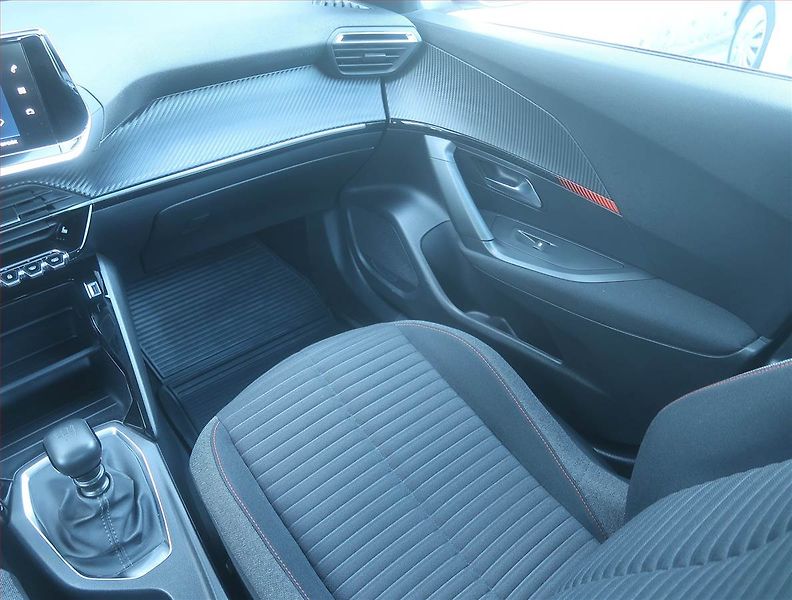 Peugeot 2008 (2022) Active 1.2 PureTech - fotka 8 z 15