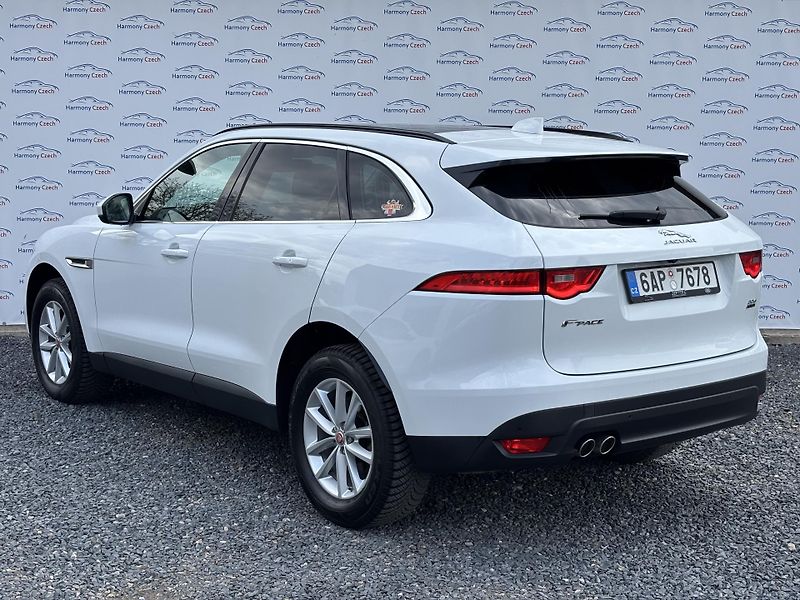 Jaguar F-Pace (2017) 2.0 AWD, 132kW,1.majitel, DPH - fotka 8 z 24