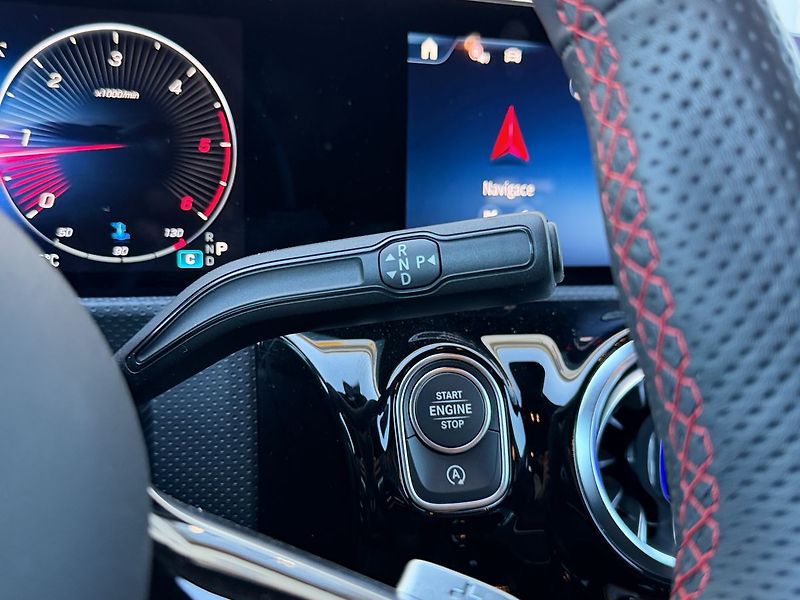Mercedes-Benz Třídy A 200d AMG Style Edition - fotka 20 z 36