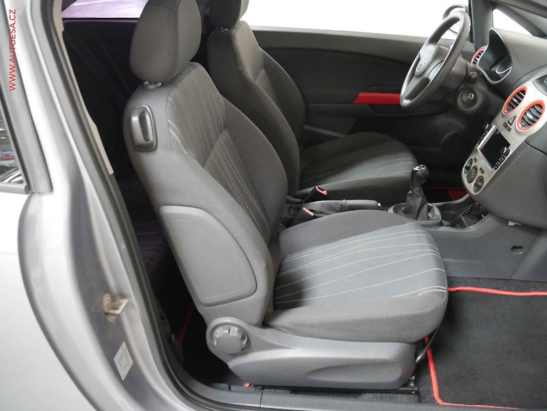 Opel Corsa (2009) 1.0i, AC - fotka 11 z 15