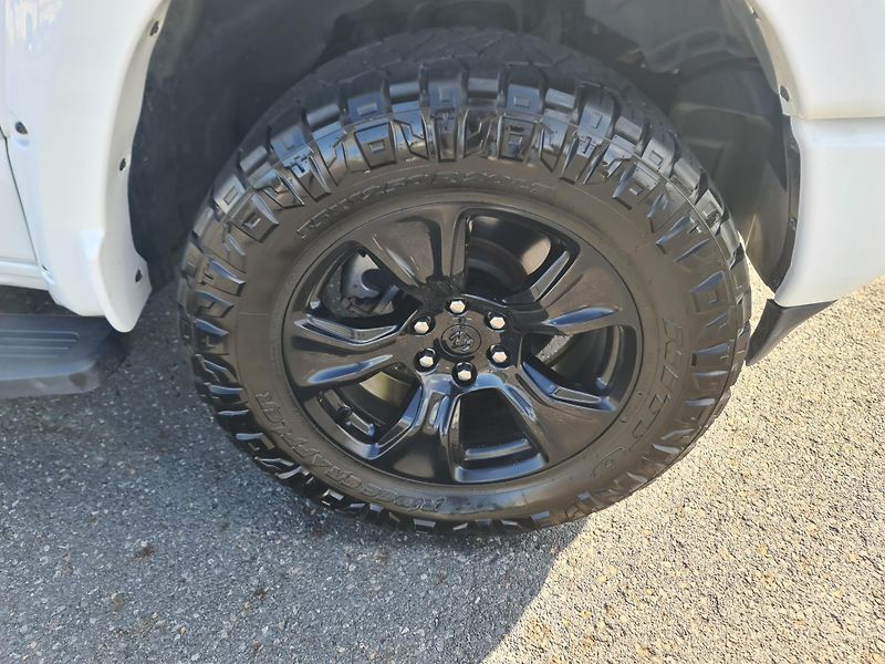 Dodge RAM 1500 (2022) 5.7 HEMI 4x4 BIGHORN LPG - fotka 62 z 67