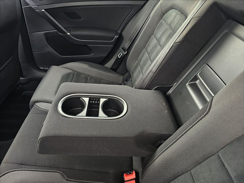 Volkswagen Golf VII 1,4 TSi Highline NAVI - fotka 29 z 52
